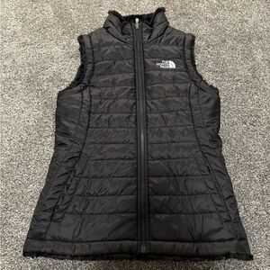 The North Face black reversible Sherpa  Quilted zipper Vest girls size 10/12